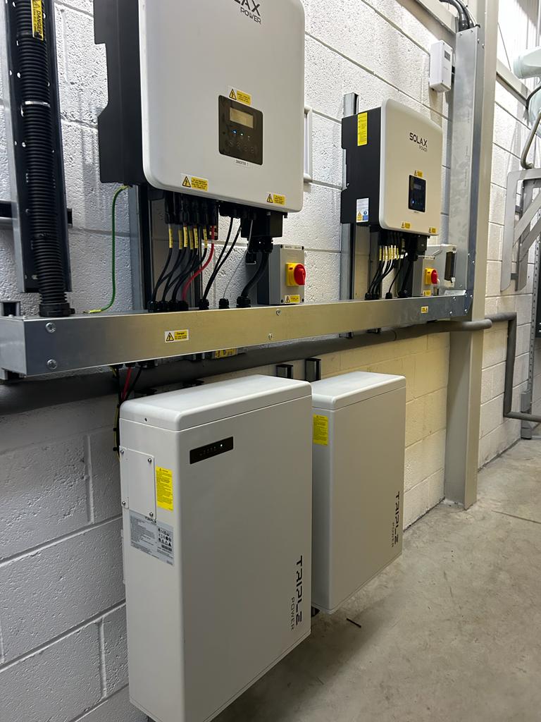 Light commercial hybrid inverter and battery storage installation
